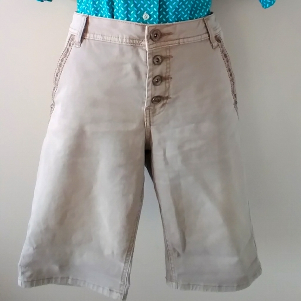 CREAM Shorts with Embroidery Details,Button Fly, Baiily Fit.